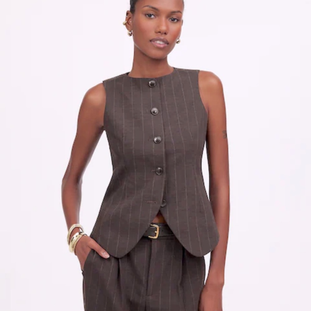 Single-Breasted Scoopneck Vest